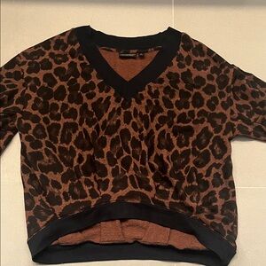 Leopard Print V-Neck Sweatshirt with stylish details